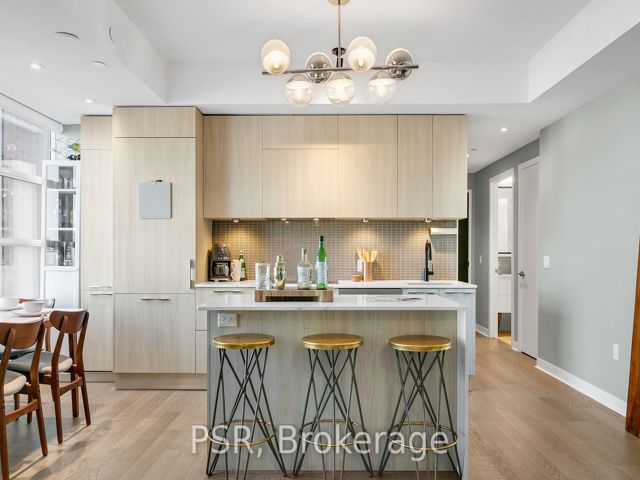 1001 - 501 Adelaide St W