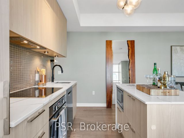 1001 - 501 Adelaide St W