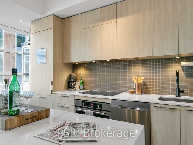 1001 - 501 Adelaide St W