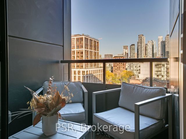 1001 - 501 Adelaide St W