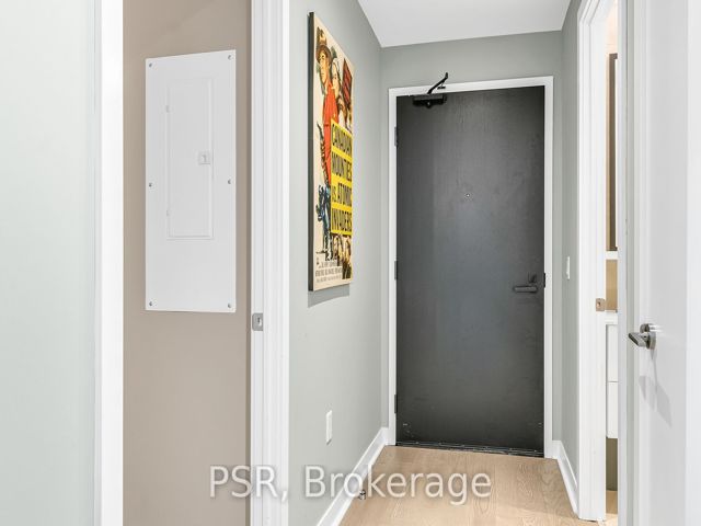 1001 - 501 Adelaide St W