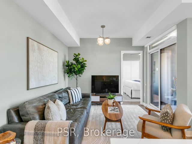 1001 - 501 Adelaide St W