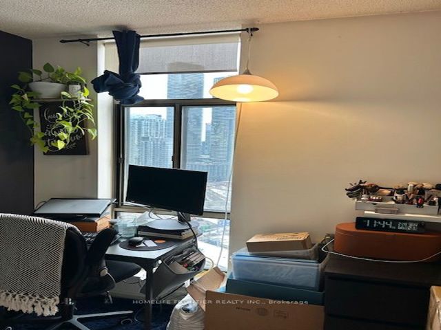 2905 - 270 Queens Quay  W