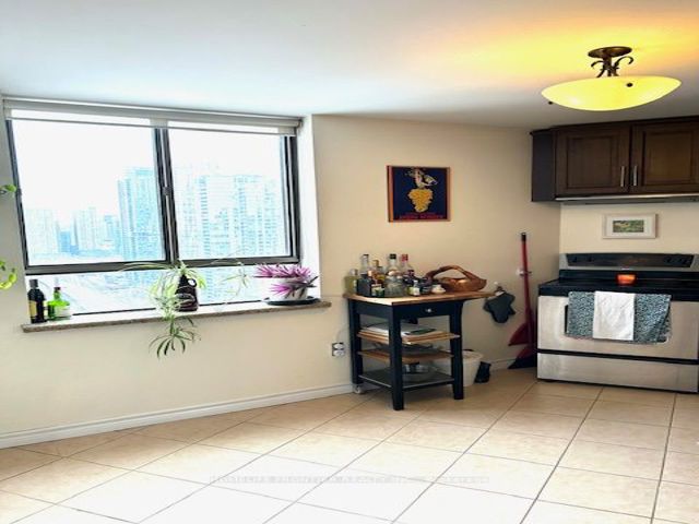 2905 - 270 Queens Quay  W