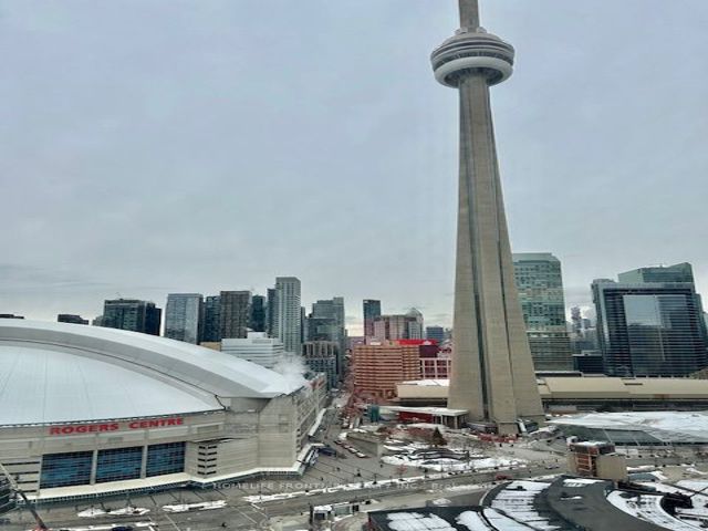 2905 - 270 Queens Quay  W