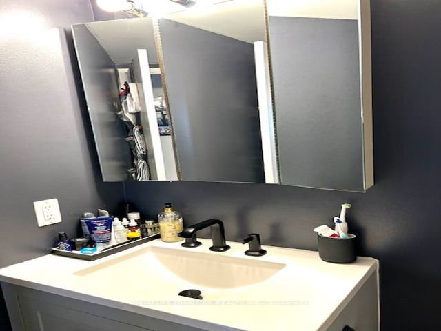 2905 - 270 Queens Quay  W
