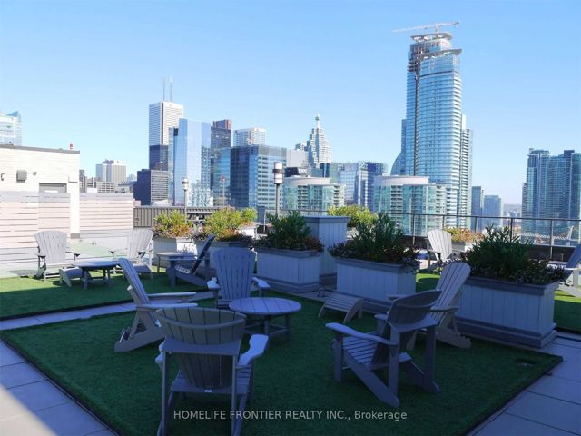 2905 - 270 Queens Quay  W