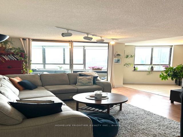 2905 - 270 Queens Quay  W