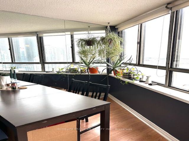 2905 - 270 Queens Quay  W