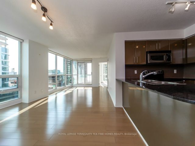 1109 - 16 Yonge St
