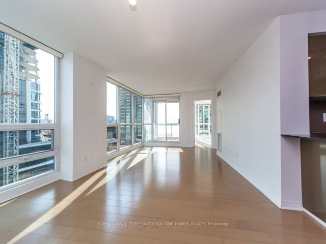 1109 - 16 Yonge St