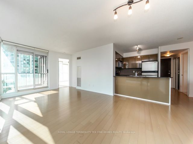 1109 - 16 Yonge St