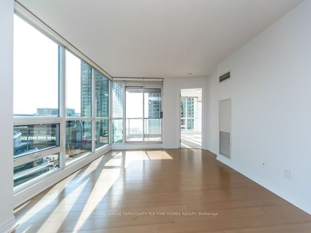 1109 - 16 Yonge St