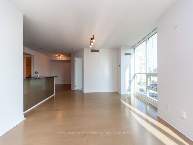 1109 - 16 Yonge St