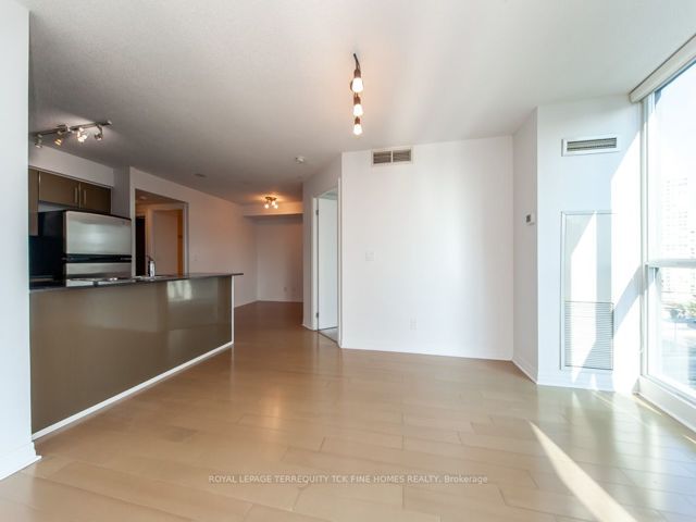 1109 - 16 Yonge St