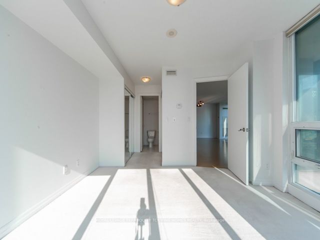 1109 - 16 Yonge St
