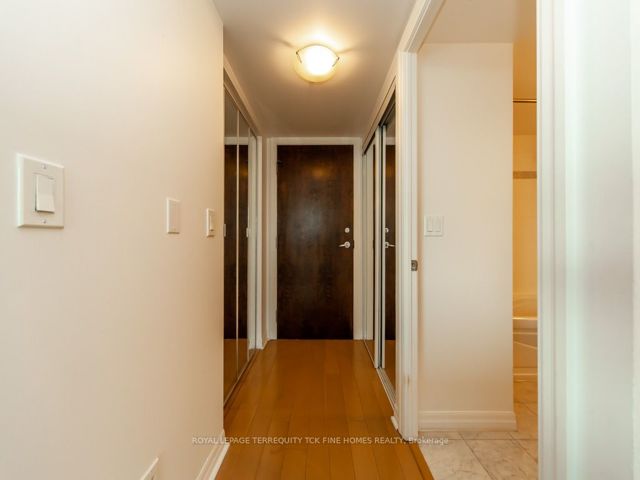 1109 - 16 Yonge St