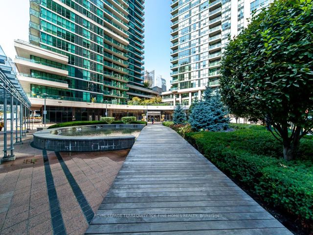 1109 - 16 Yonge St