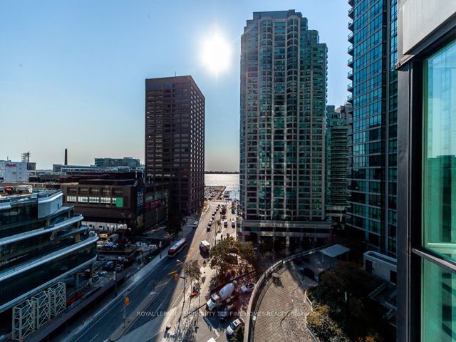1109 - 16 Yonge St