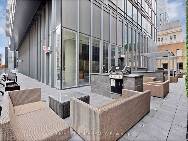 1711 - 15 Grenville St