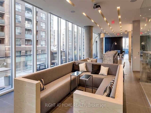 1711 - 15 Grenville St