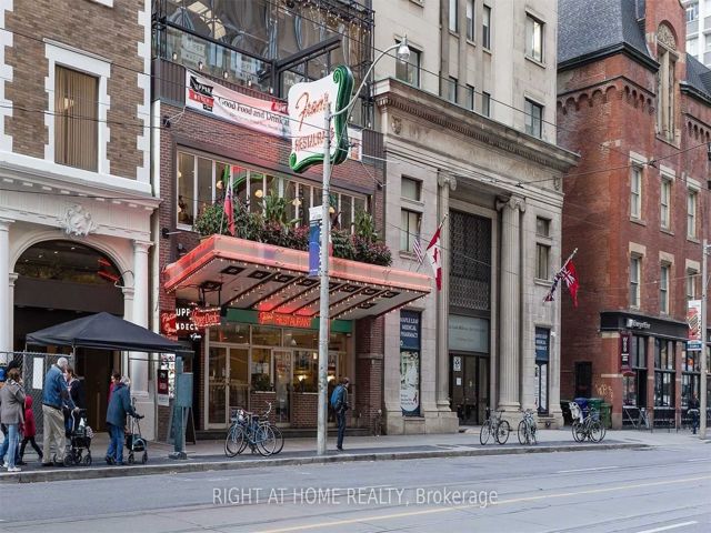 1711 - 15 Grenville St