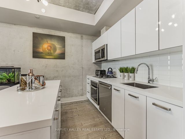 816 - 608 Richmond St W