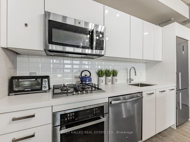 816 - 608 Richmond St W