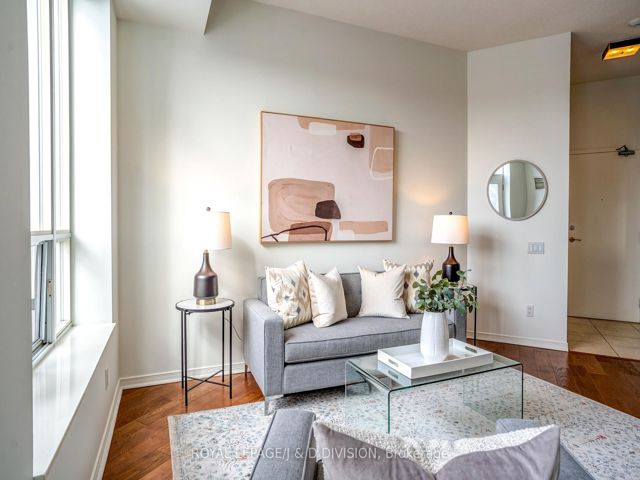 601 - 451 Rosewell Ave