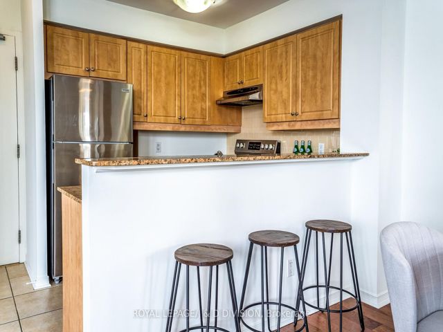601 - 451 Rosewell Ave