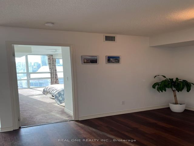 3612 - 19 Grand Trunk Cres