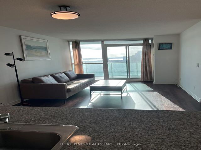 3612 - 19 Grand Trunk Cres