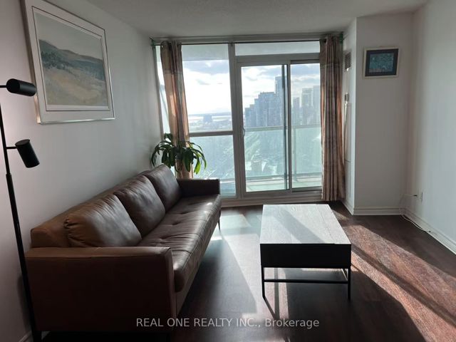 3612 - 19 Grand Trunk Cres
