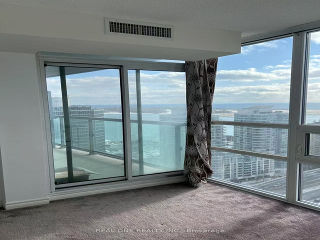 3612 - 19 Grand Trunk Cres