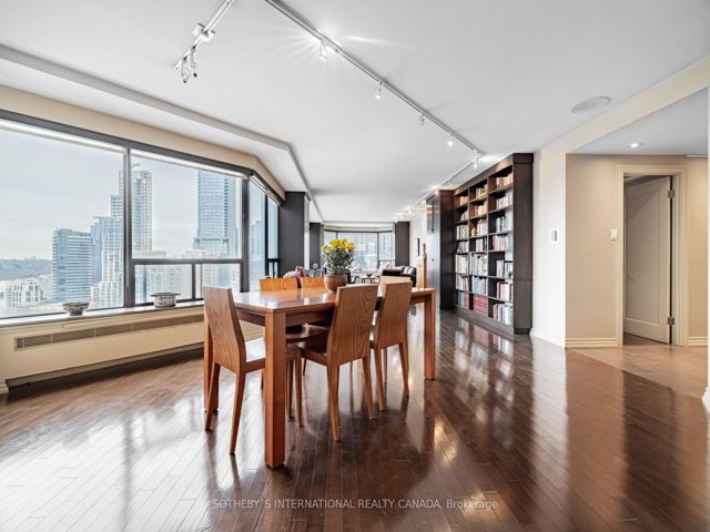 1711 - 175 Cumberland St