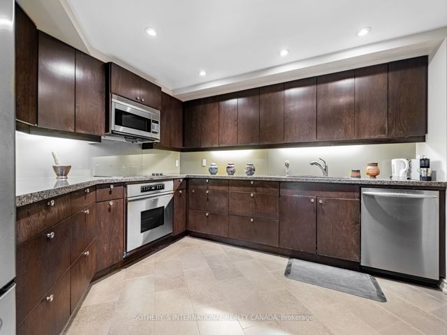 1711 - 175 Cumberland St