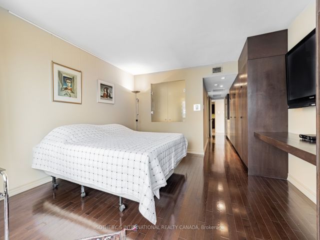 1711 - 175 Cumberland St