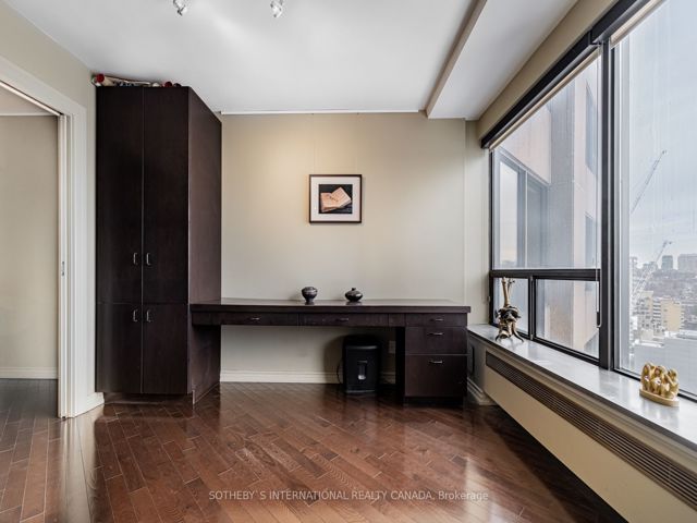1711 - 175 Cumberland St