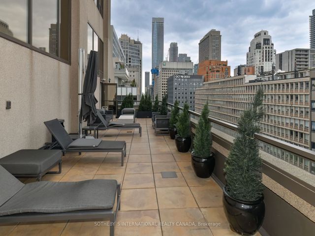 1711 - 175 Cumberland St