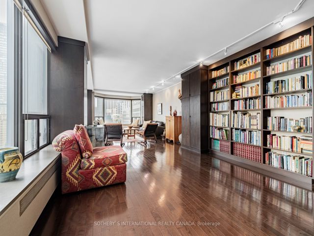 1711 - 175 Cumberland St