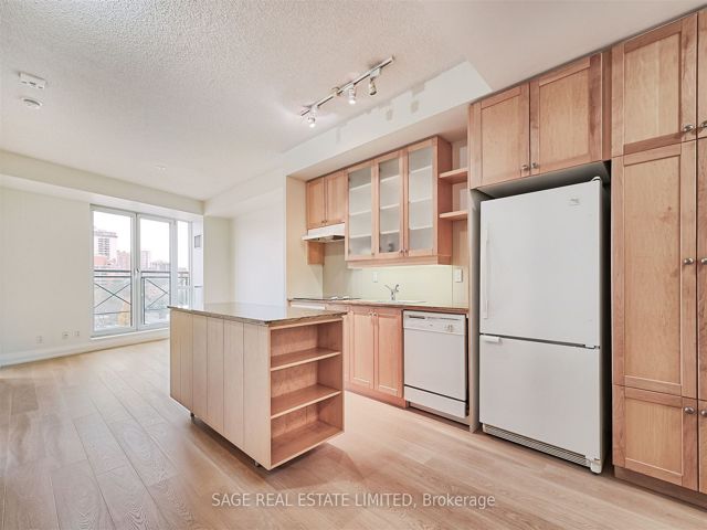 906 - 20 Scrivener Sq
