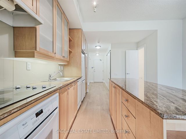 906 - 20 Scrivener Sq