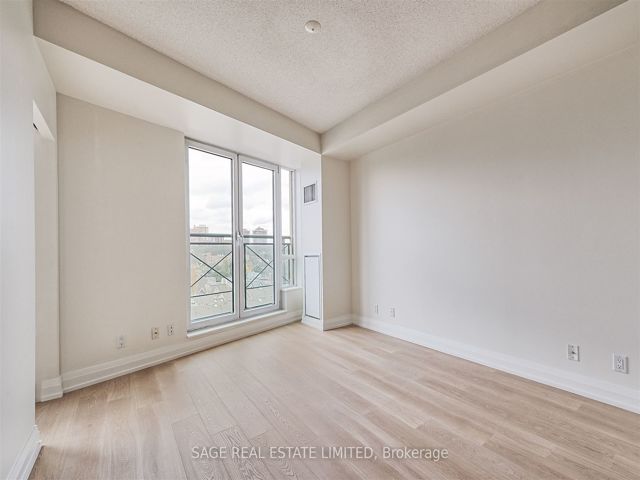 906 - 20 Scrivener Sq