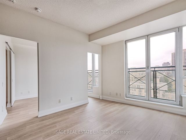 906 - 20 Scrivener Sq