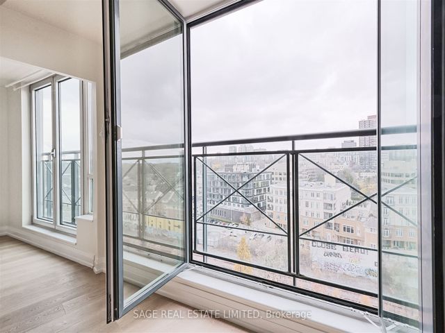 906 - 20 Scrivener Sq