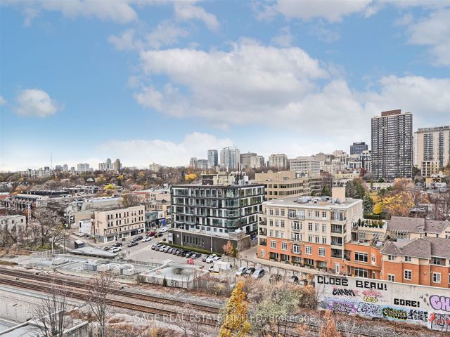 906 - 20 Scrivener Sq