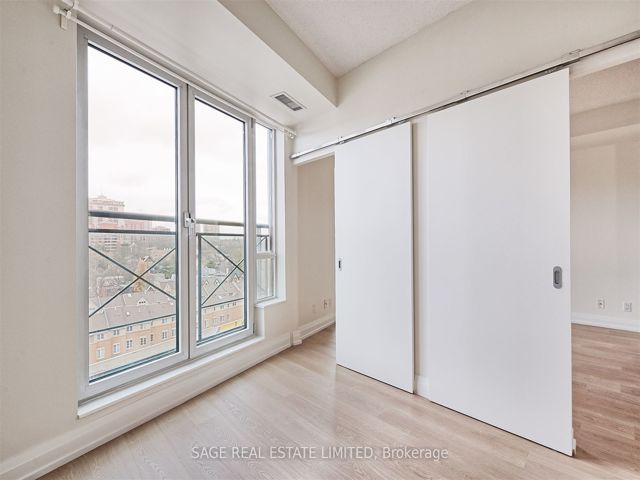 906 - 20 Scrivener Sq