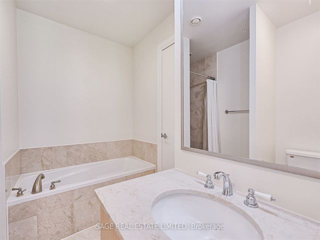 906 - 20 Scrivener Sq
