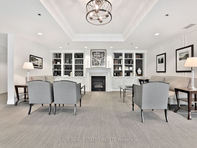 906 - 20 Scrivener Sq