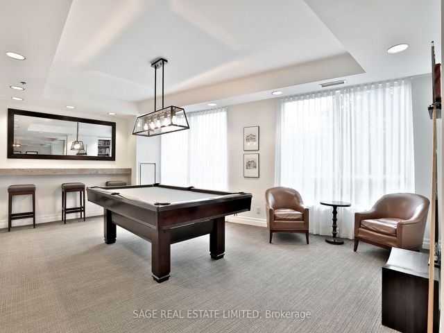 906 - 20 Scrivener Sq